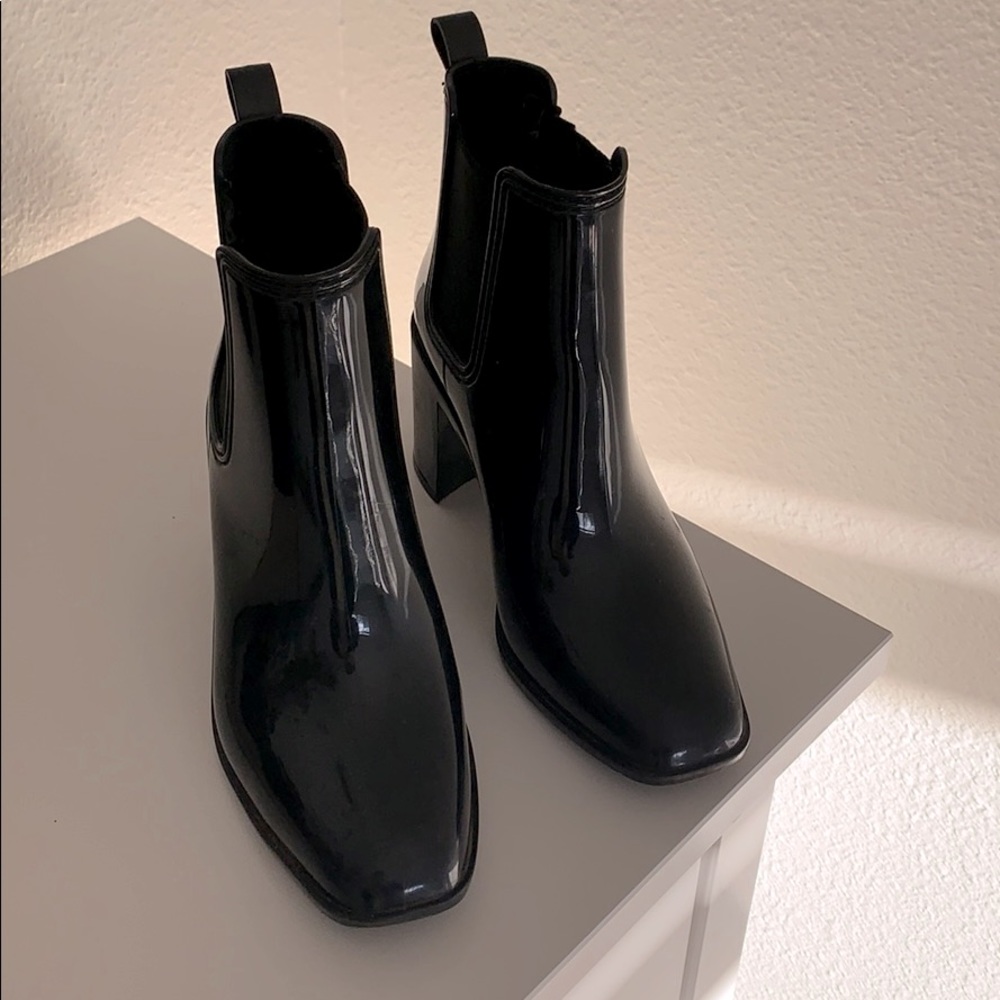 A creative take on the class Rain boot!
